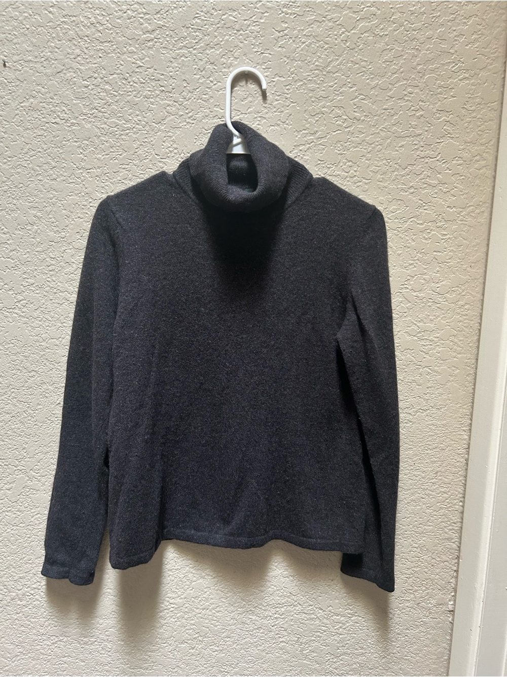 ✨ LAUREN RALPH LAUREN Charcoal Gray Turtleneck Sweater ✨